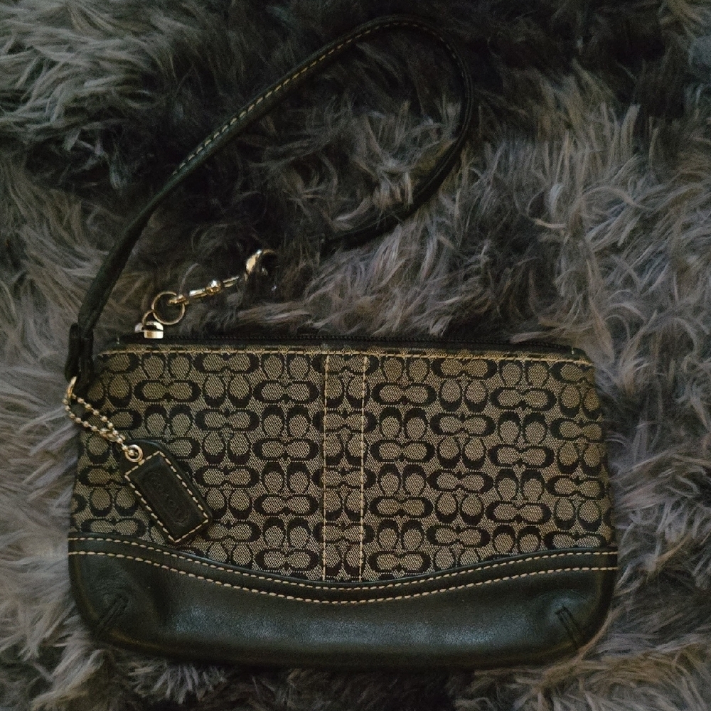 Coach Black and Grey Clutch Elegant and Versatile